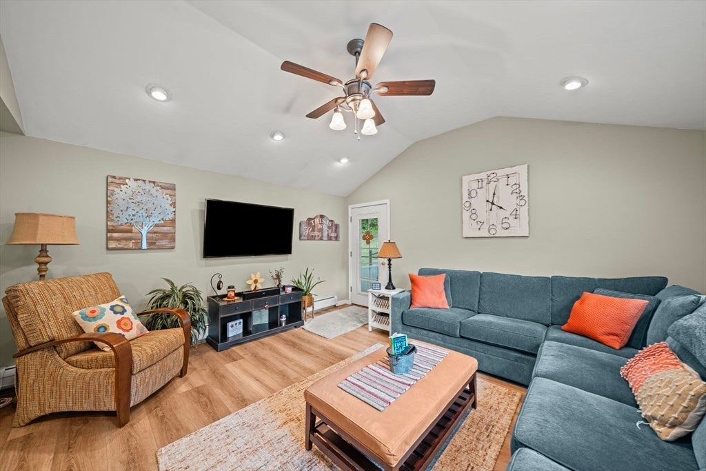 21 Corinth DR, Worcester, MA Photo #15