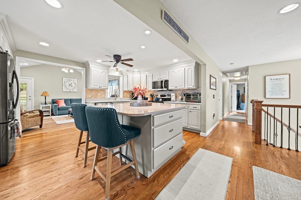 21 Corinth DR, Worcester, MA Photo #6