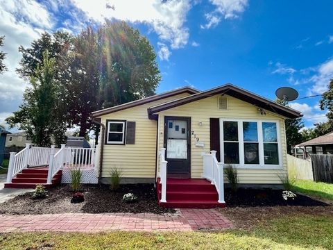 219 Clarendon Ave Chicopee MA 01013