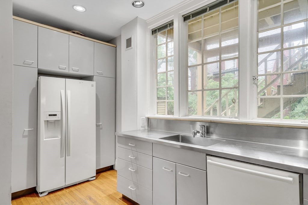 16 Harris St, Brookline, MA, 16 Harris St, Brookline, MA Photo #6