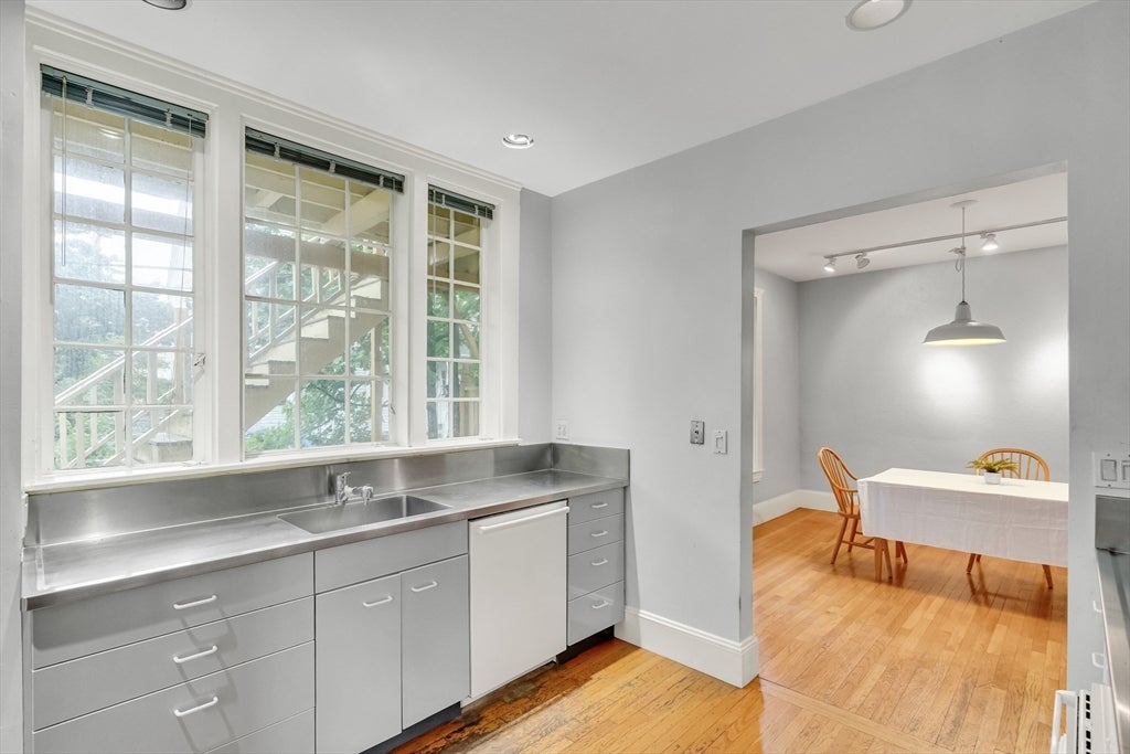 16 Harris St, Brookline, MA, 16 Harris St, Brookline, MA Photo #8