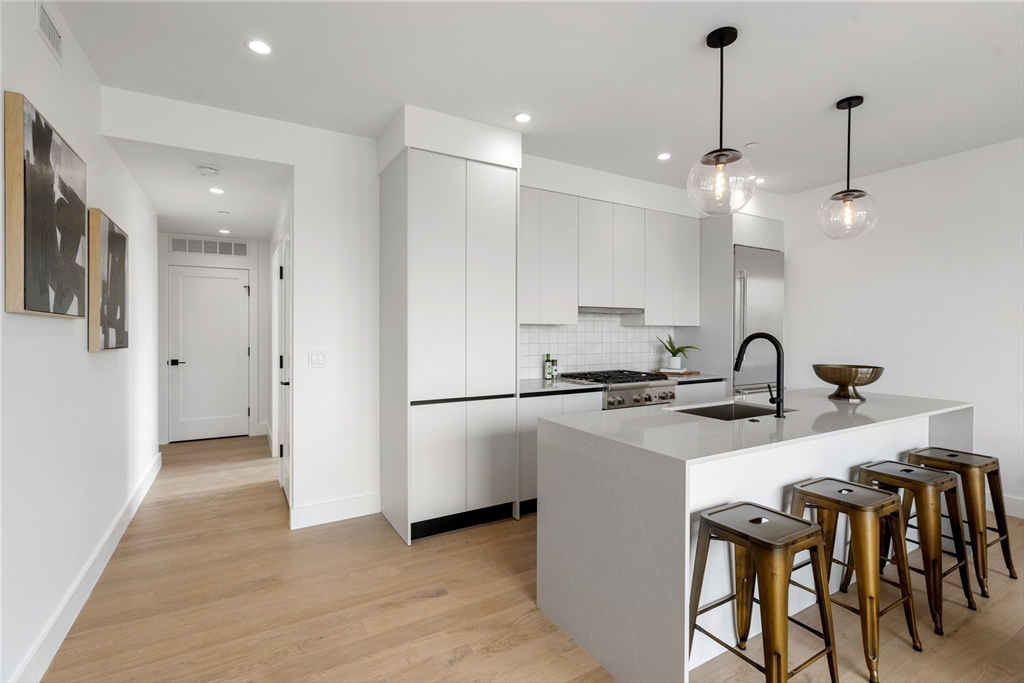 472 W Broadway 304