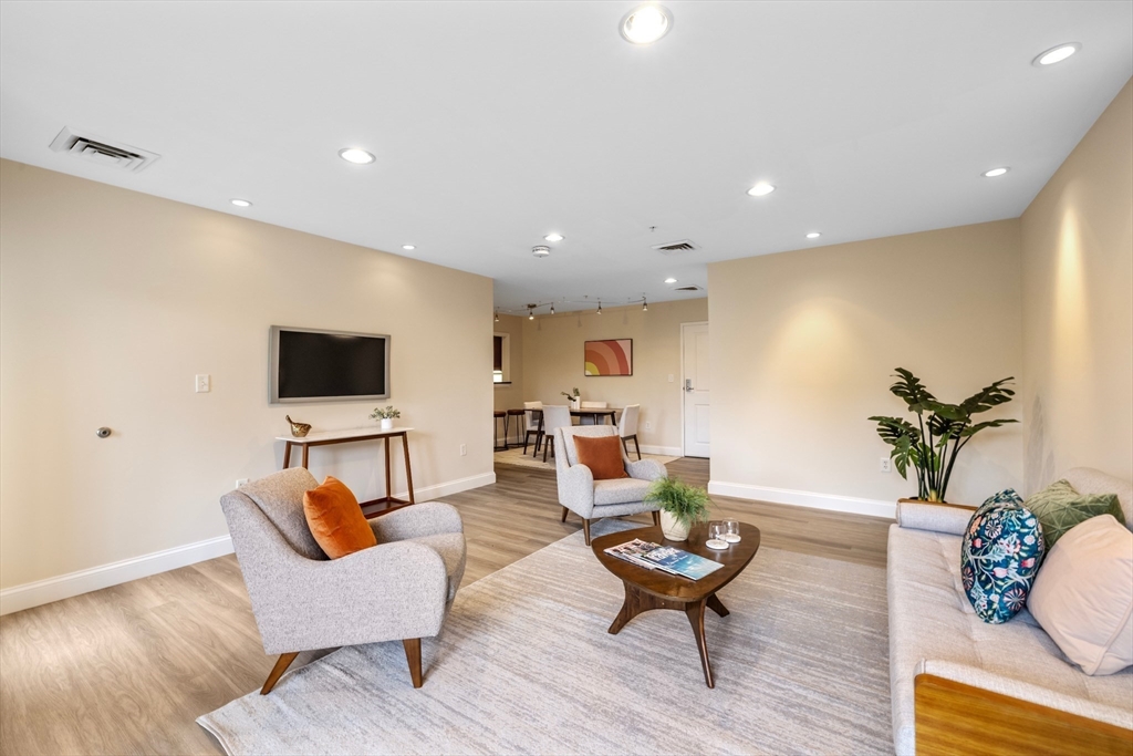 320 Rindge Ave 303