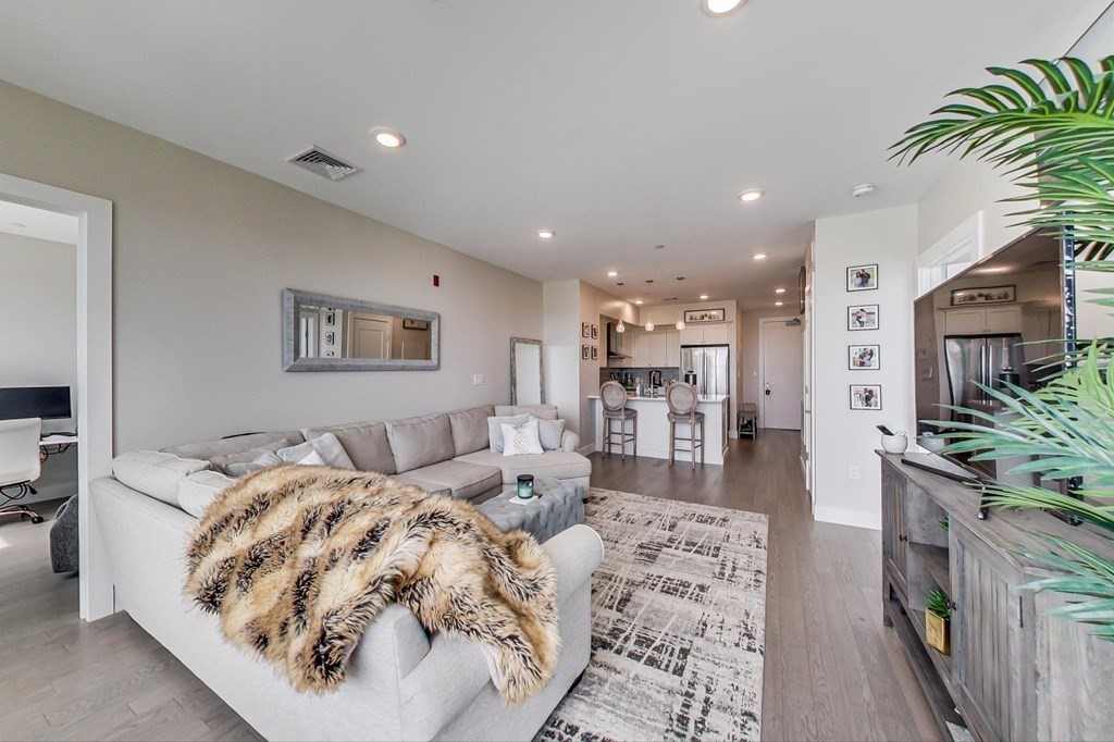 130 Broad Reach 206