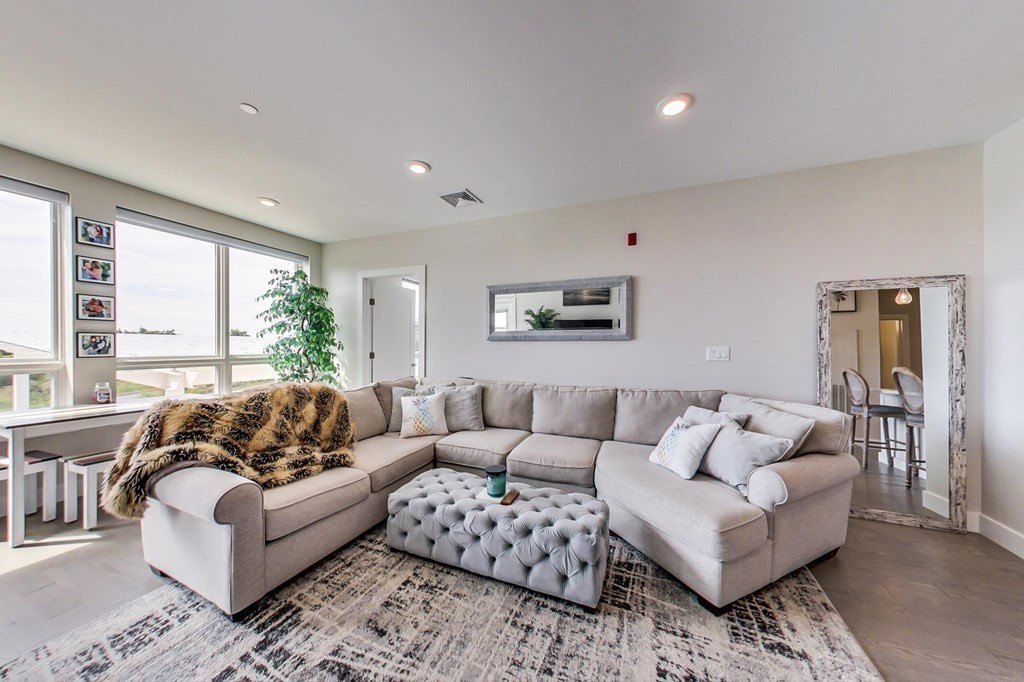 130 Broad Reach 206