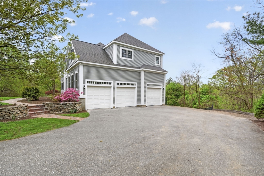 19 Estabrook Ln