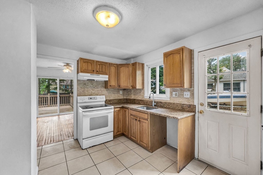 180 Lake Dr, Springfield, MA, 180 Lake Dr, Springfield, MA Photo #14
