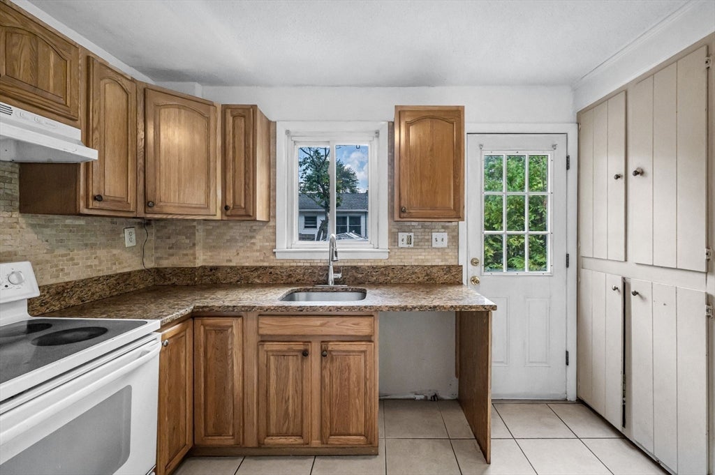 180 Lake Dr, Springfield, MA, 180 Lake Dr, Springfield, MA Photo #13