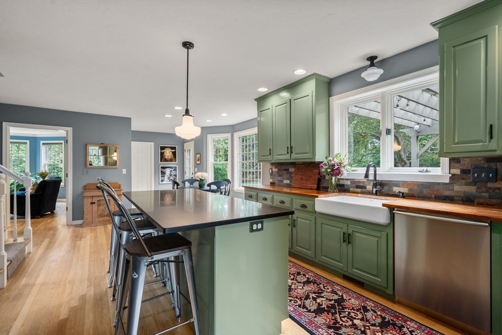 8 Cider Hill Ln