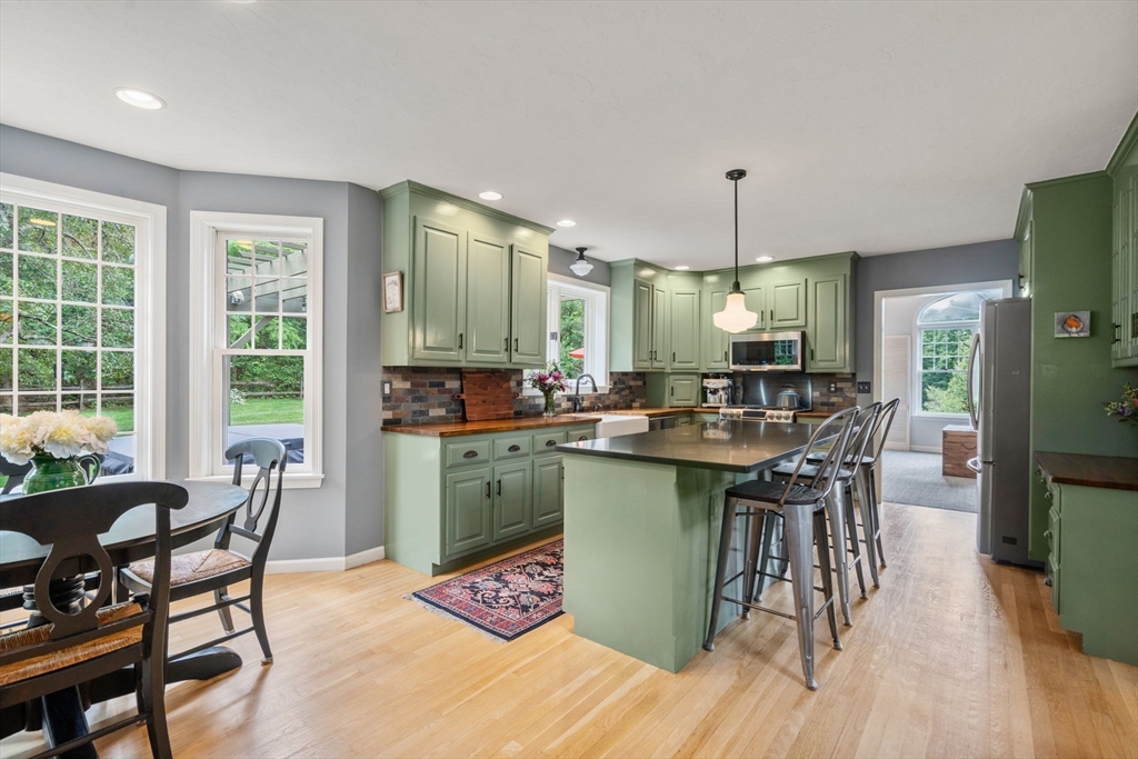 8 Cider Hill Ln