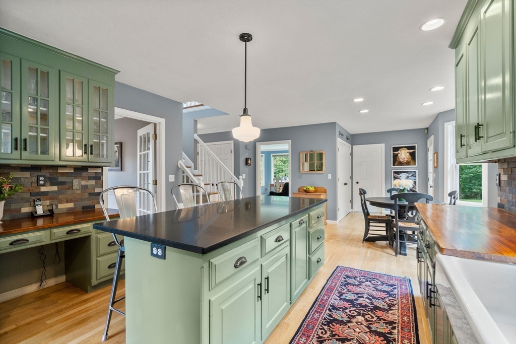 8 Cider Hill Ln