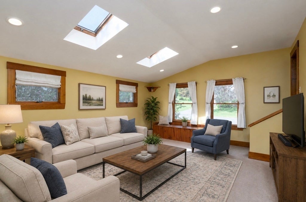28 Holt Road