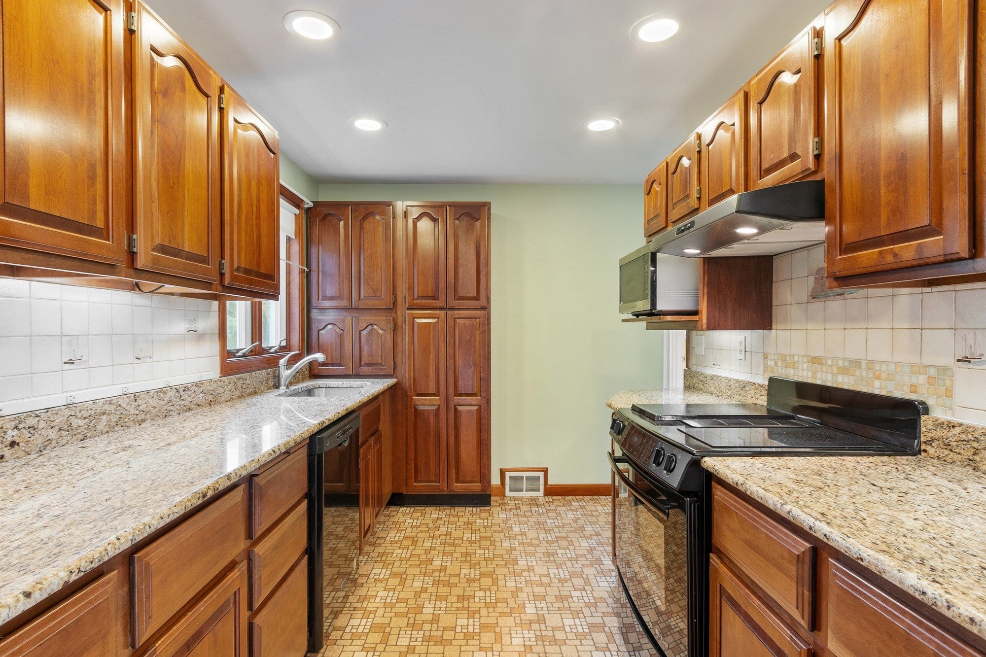 3 Meadowbrook Dr, West Boylston, MA, 3 Meadowbrook Dr, West Boylston, MA Photo #28