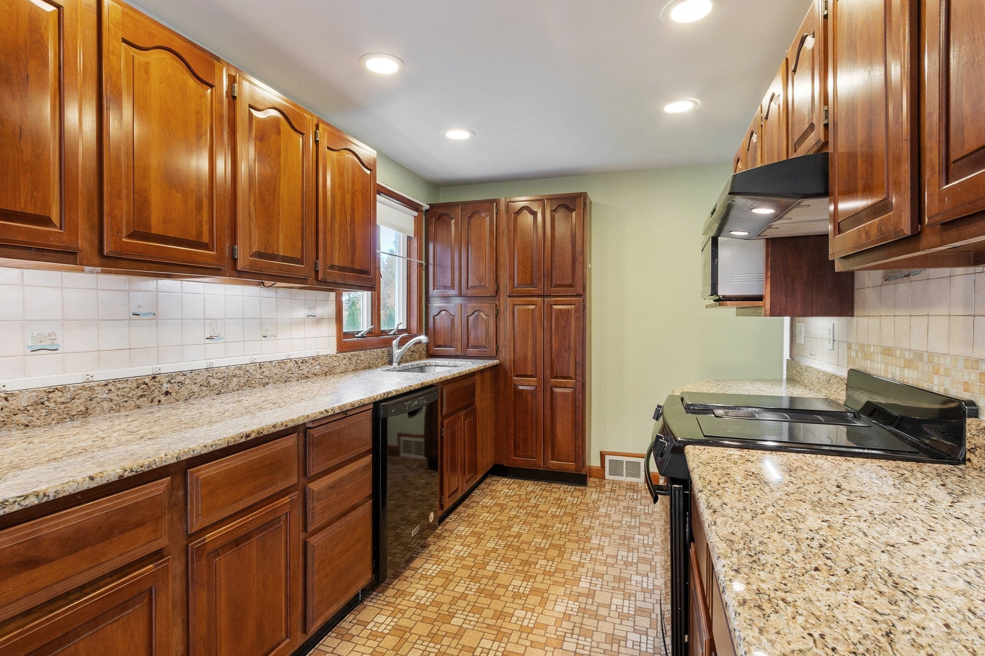 3 Meadowbrook Dr, West Boylston, MA, 3 Meadowbrook Dr, West Boylston, MA Photo #27