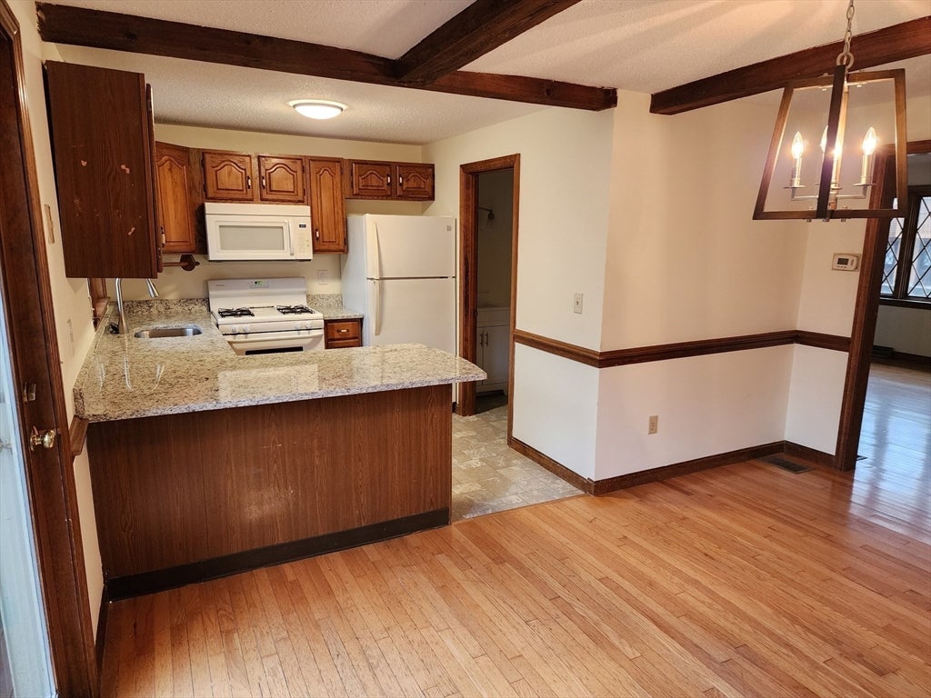 B7 Scotty Hollow Dr #B7, Chelmsford, MA, B7 Scotty Hollow Dr #B7, Chelmsford, MA Photo #3