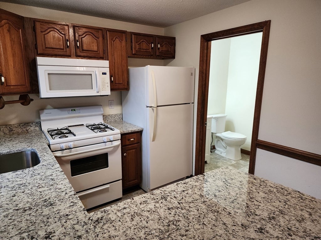 B7 Scotty Hollow Dr #B7, Chelmsford, MA, B7 Scotty Hollow Dr #B7, Chelmsford, MA Photo #5