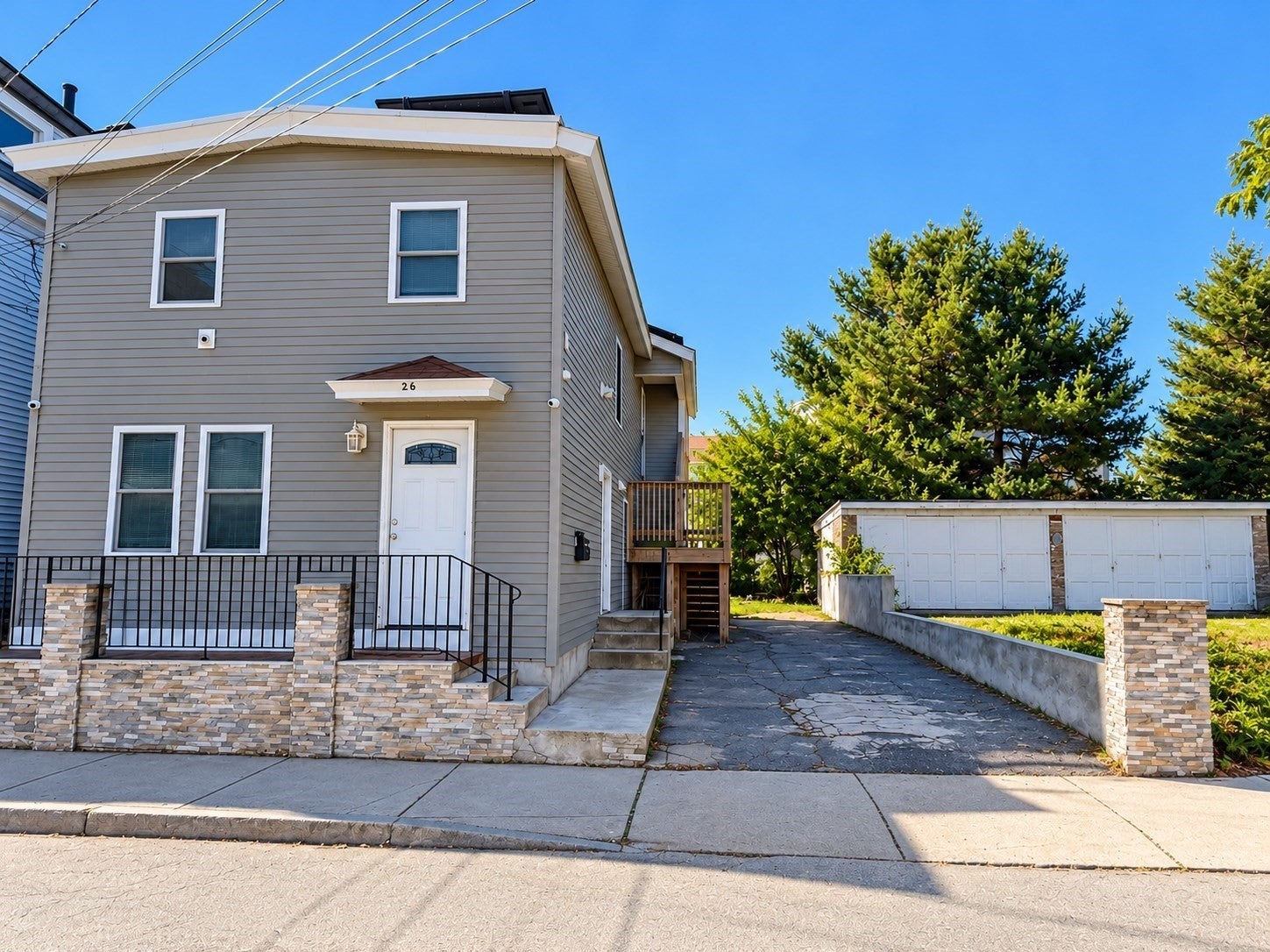 26 Bennington St