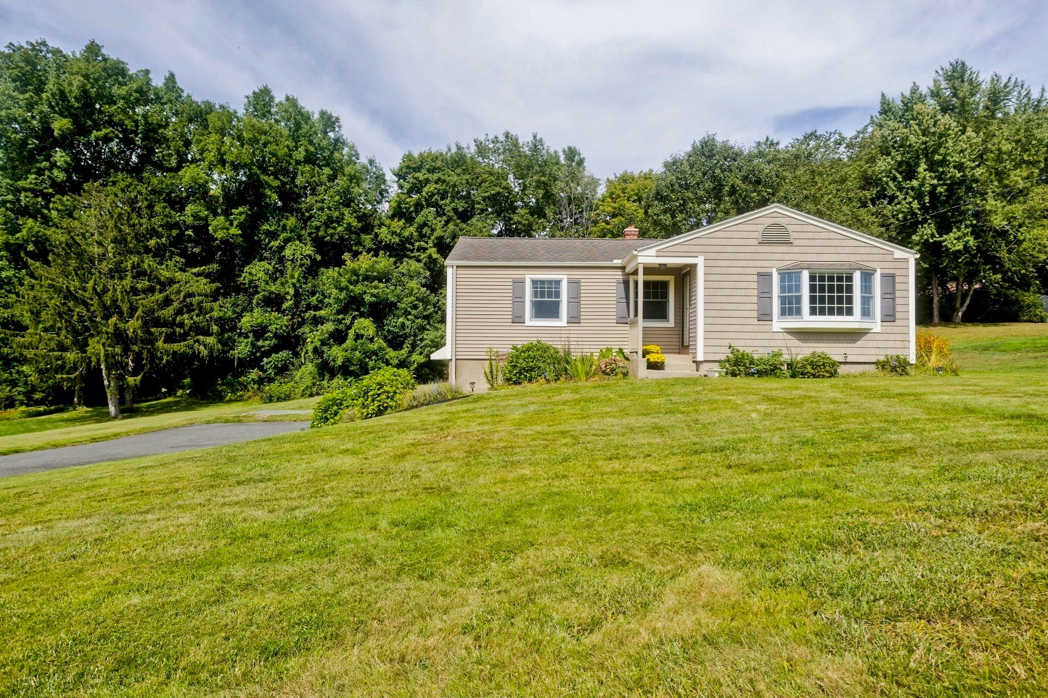 14 Echo Valley Dr, Hampden, MA Photo #2