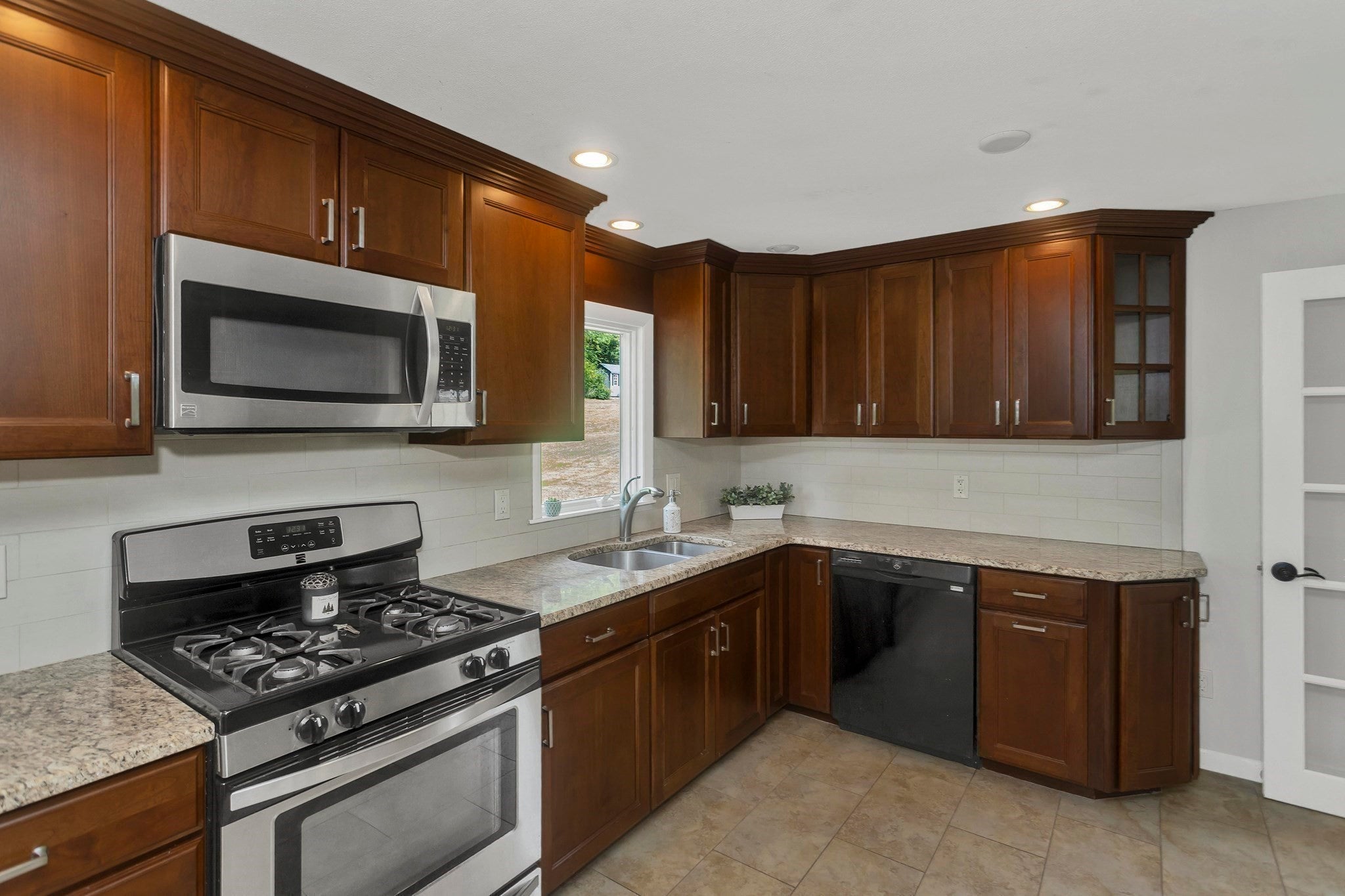14 Echo Valley Dr, Hampden, MA Photo #11