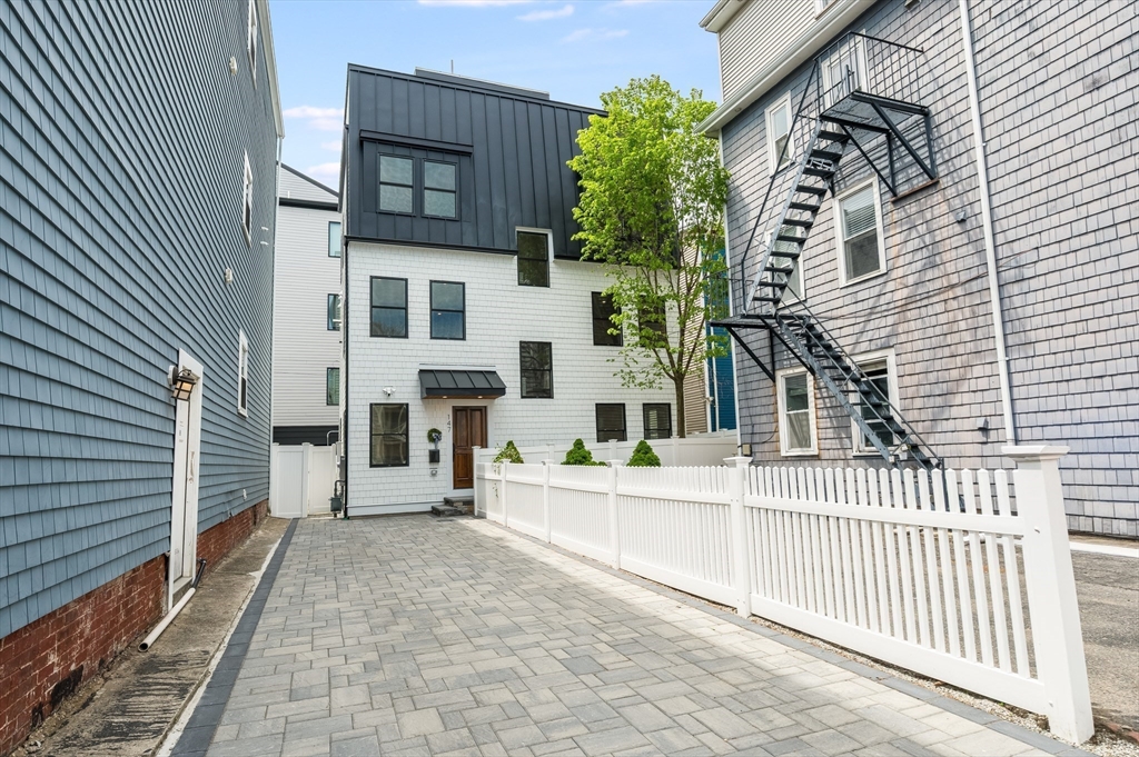 147 W 8th Street 147