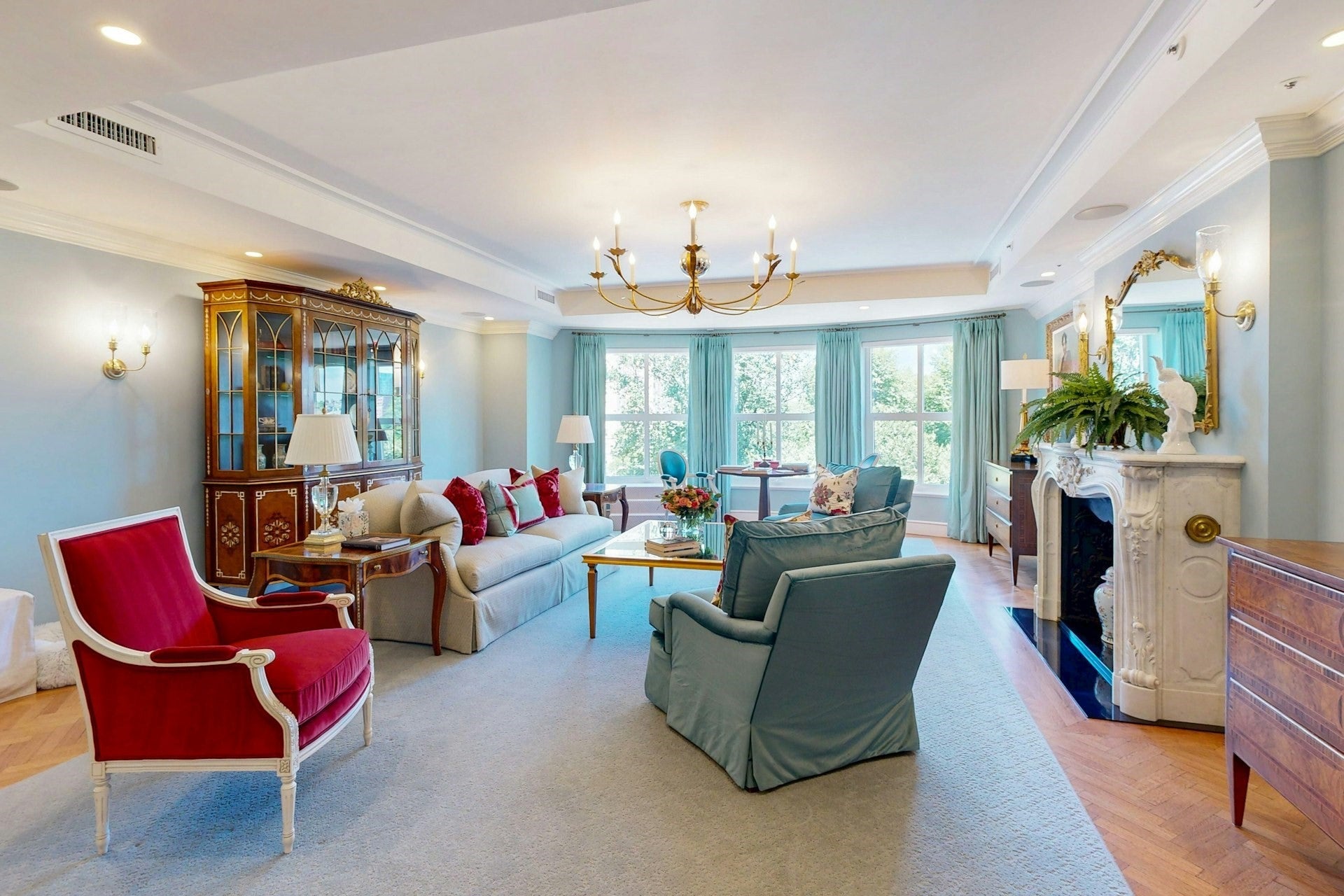 300 Boylston St 601