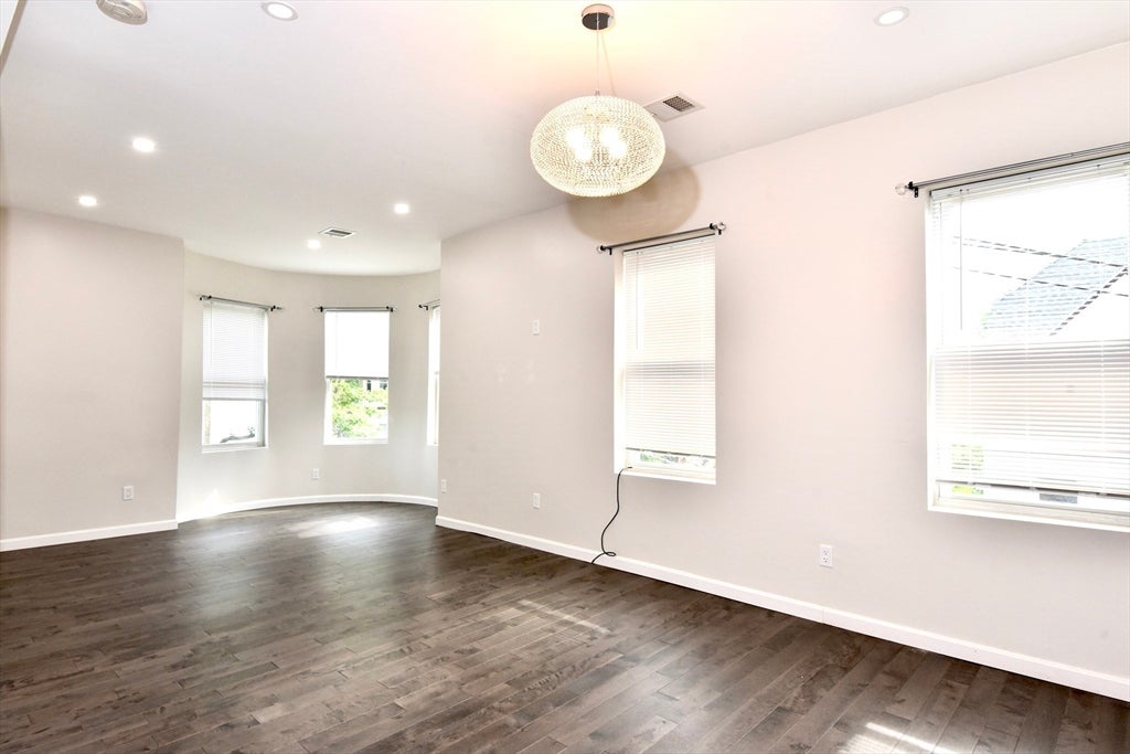 331-333 Centre St #F, Boston, MA Photo #1