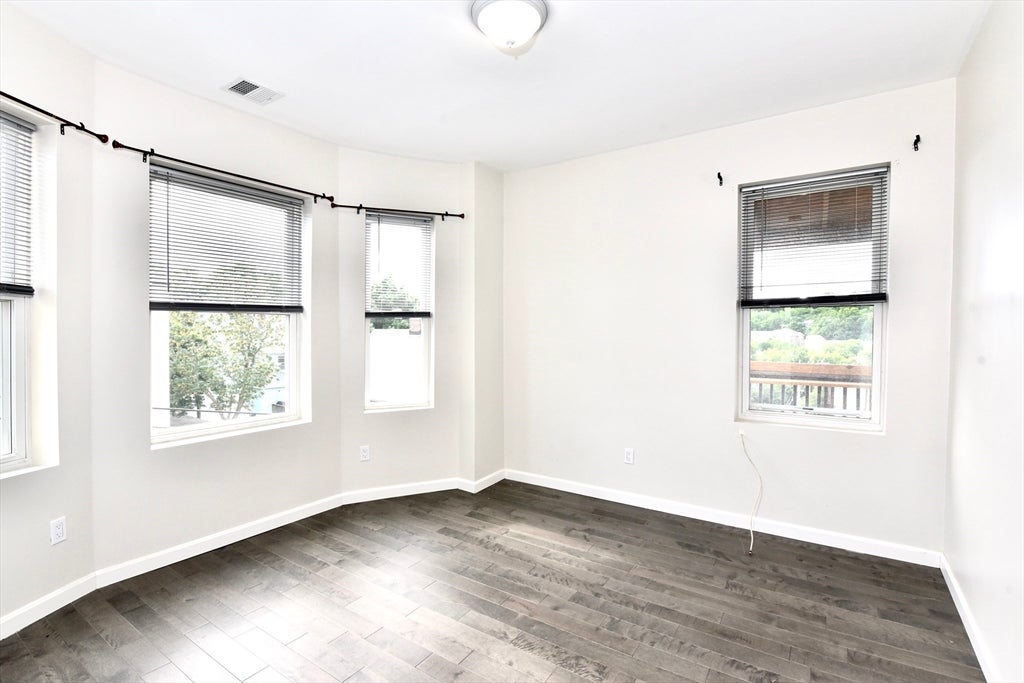 331-333 Centre St #F, Boston, MA Photo #10