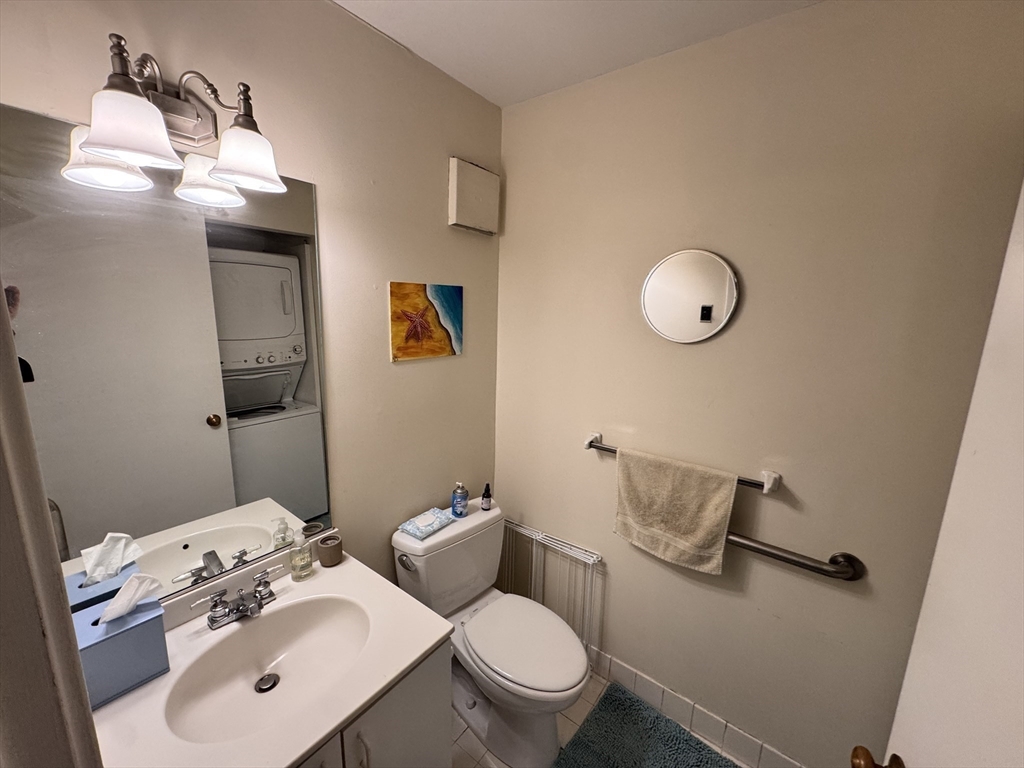 Needham, Massachusetts 02494, United States, 1 Bedroom Bedrooms, ,2 BathroomsBathrooms,Residential,Active,251627