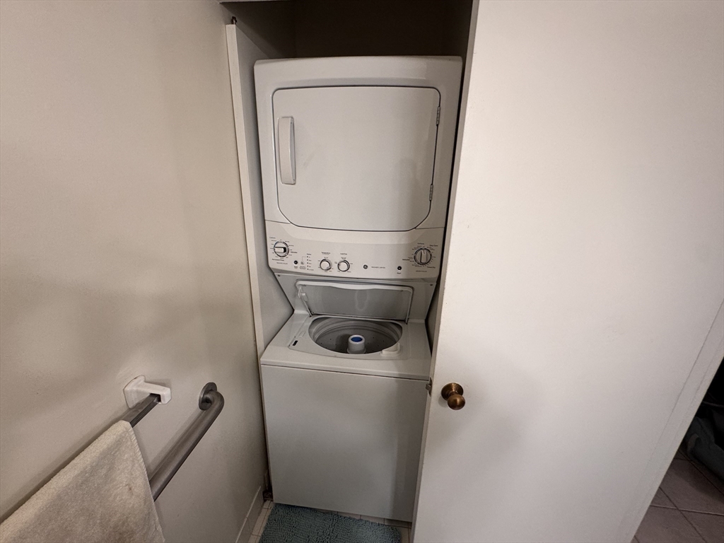 Needham, Massachusetts 02494, United States, 1 Bedroom Bedrooms, ,2 BathroomsBathrooms,Residential,Active,251627