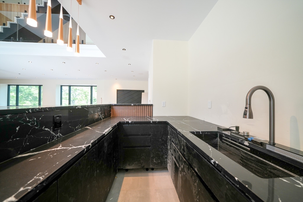 883 Greendale Ave