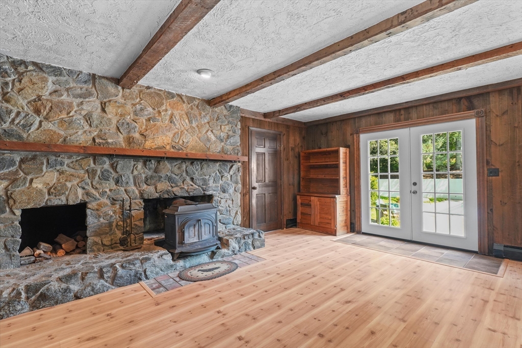 85 Rosewood Dr