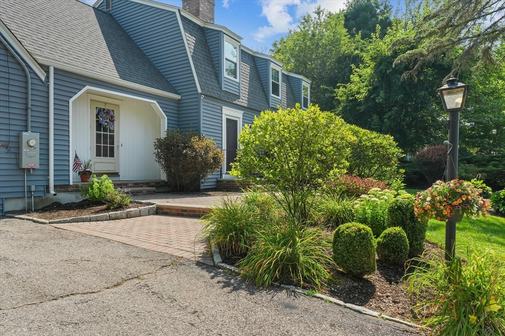 85 Rosewood Dr