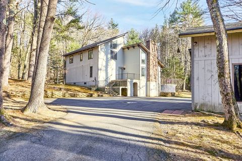 22 Briggs Rd Petersham MA 01366