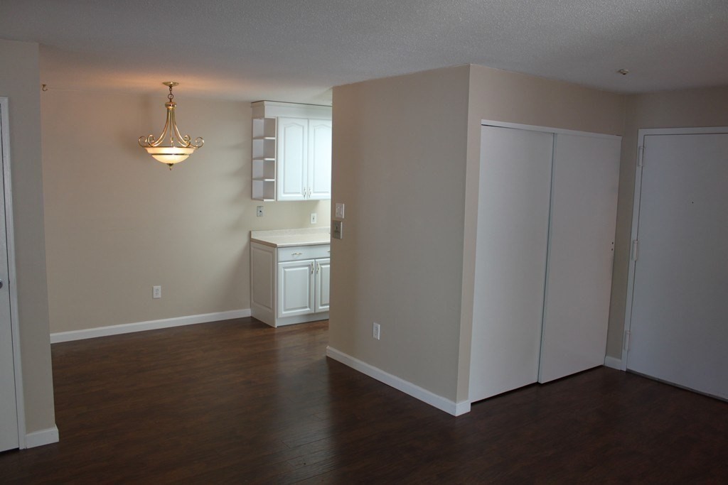 Natick, Massachusetts 01760, United States, 2 Bedrooms Bedrooms, ,1 BathroomBathrooms,Residential,Active,170593