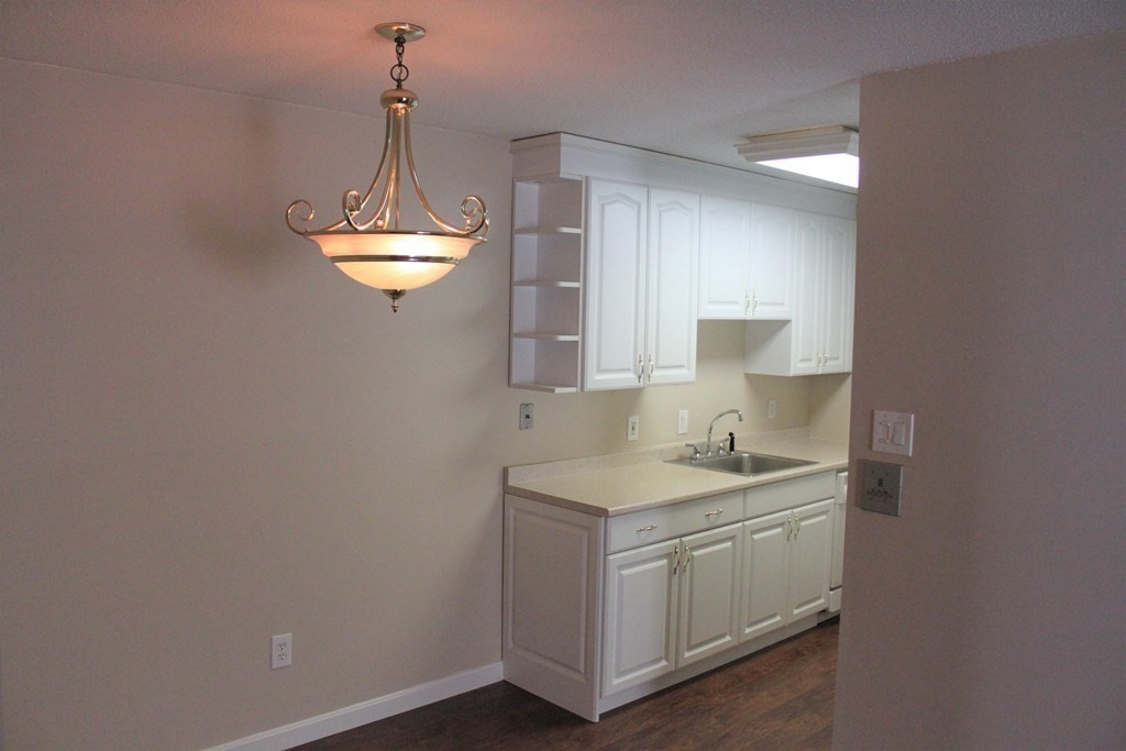 Natick, Massachusetts 01760, United States, 2 Bedrooms Bedrooms, ,1 BathroomBathrooms,Residential,Active,170593