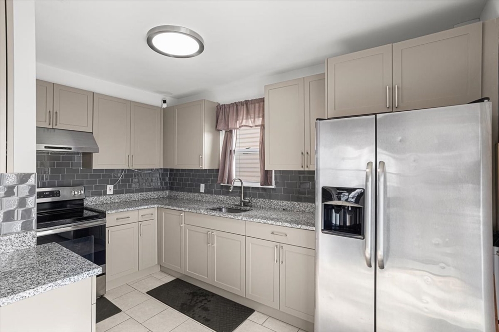 358 Northup ST, Cranston, RI Photo #3