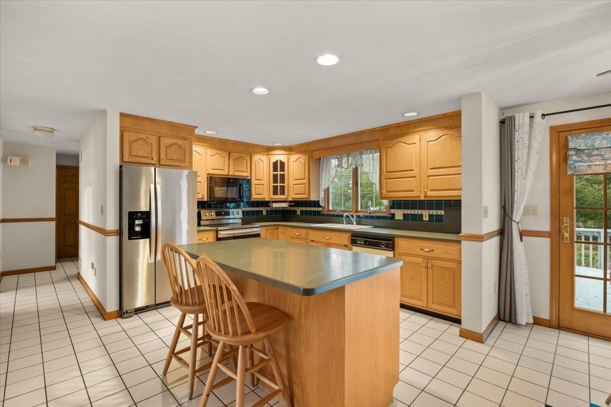 104 Leonard Farm Rd, Abington, MA Photo #4