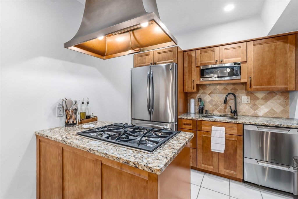 30 Halifax Ct #G, Springfield, MA Photo #3