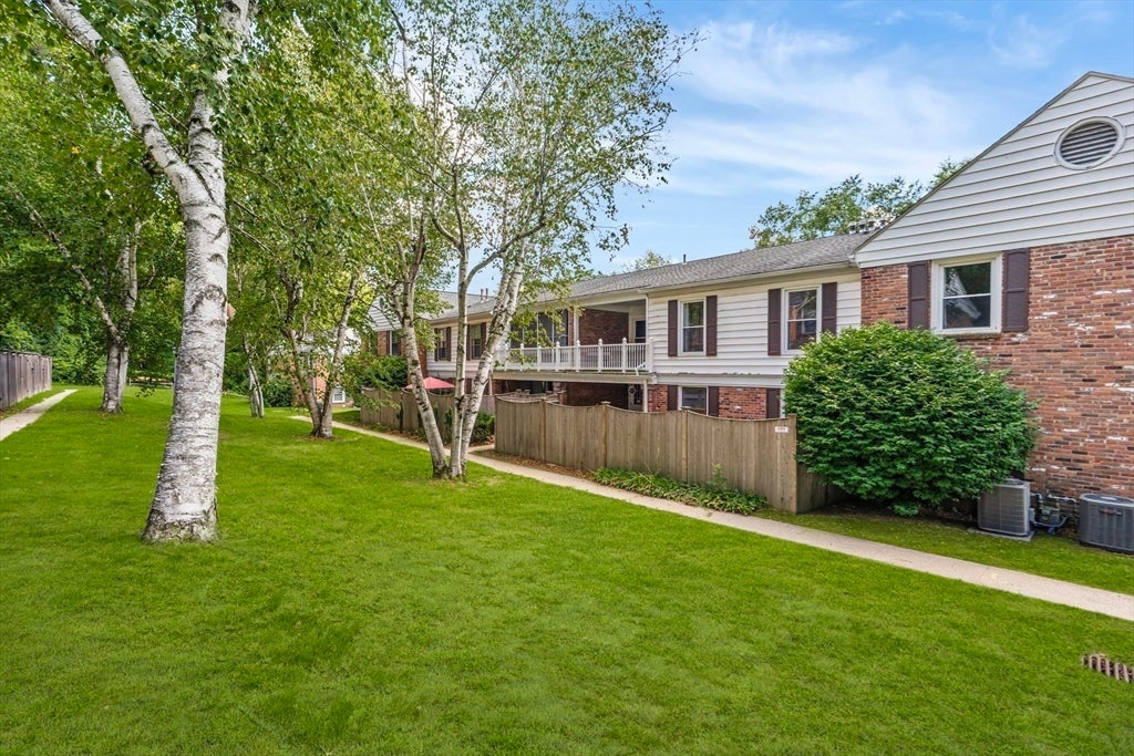 Photo of 30 Halifax Ct, Springfield, MA