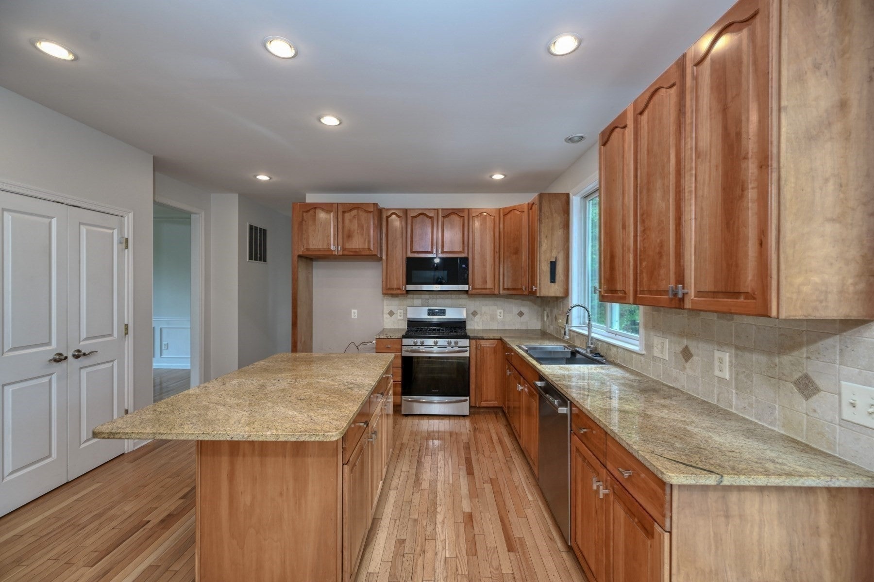 5 Bay Farm Ln, Grafton, MA, 5 Bay Farm Ln, Grafton, MA Photo #5