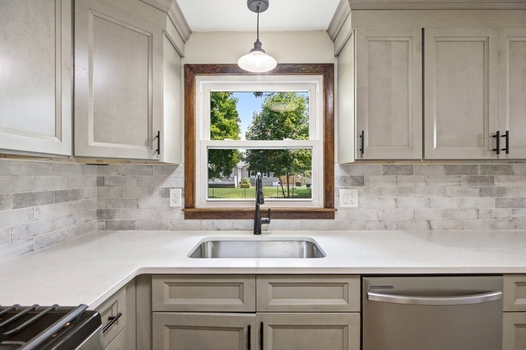 142 Olko Circle, Chicopee, MA, 142 Olko Circle, Chicopee, MA Photo #11