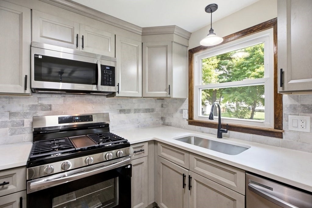 142 Olko Circle, Chicopee, MA, 142 Olko Circle, Chicopee, MA Photo #9