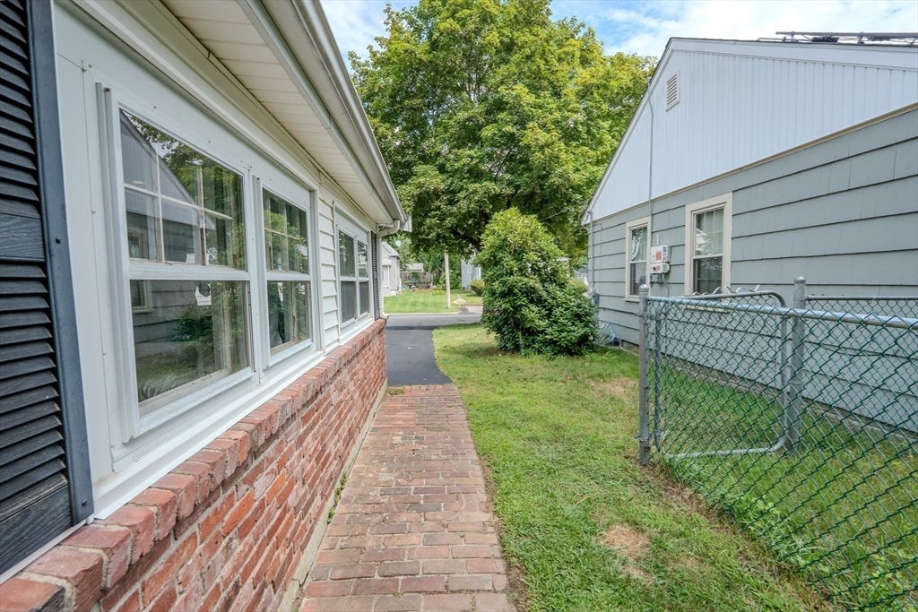 40 Oneida Ave, Brockton, MA, 40 Oneida Ave, Brockton, MA Photo #24