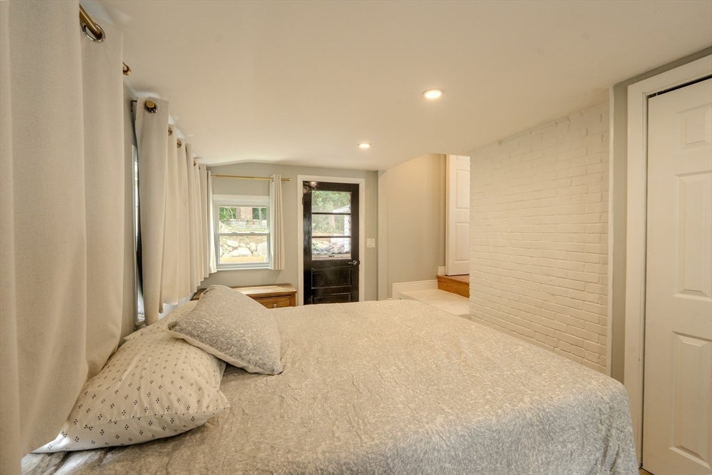 40 Oneida Ave, Brockton, MA, 40 Oneida Ave, Brockton, MA Photo #15