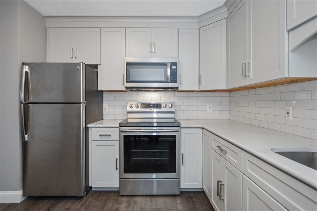 191-193 Bunker Hill St 105