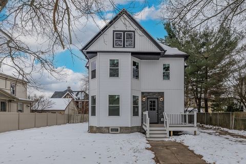Photo of 104 Lincoln St, Holyoke, MA 01040 (MLS # 73461779)
