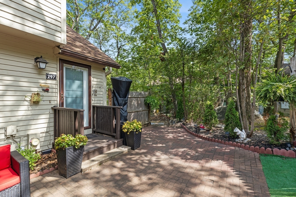 297 Meeting House Path 297