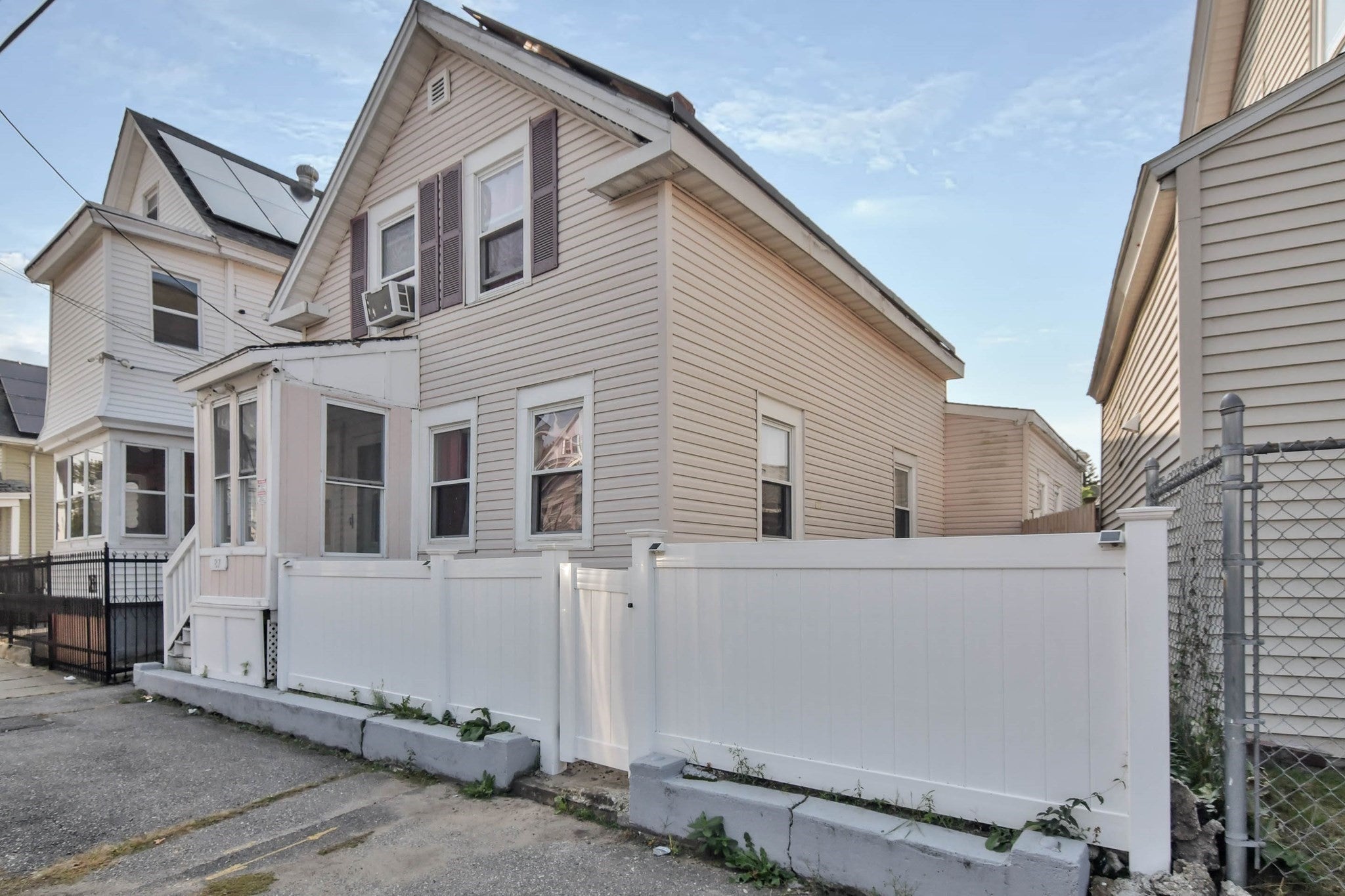 87 Abbott St