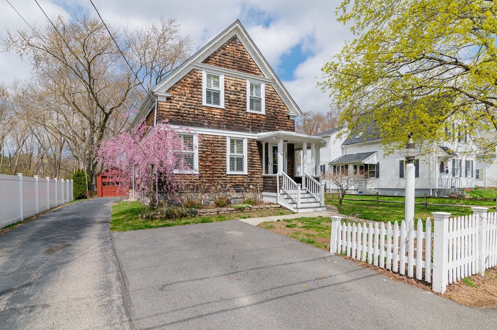 44 Custer St