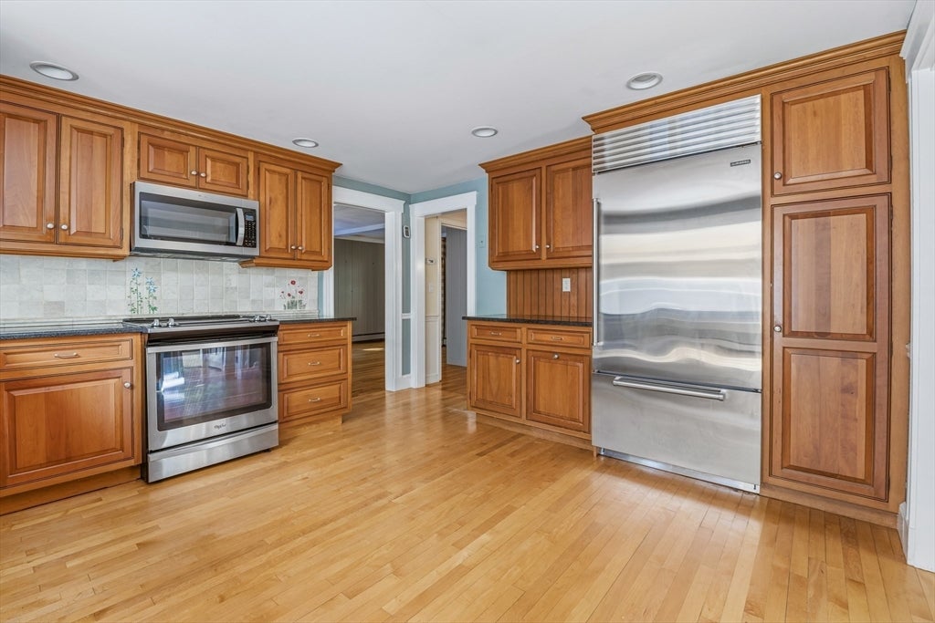 21 Goulding St E
